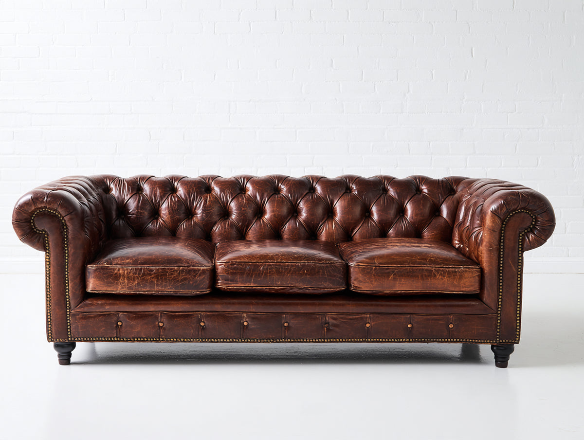 3 Sitzer Sofa Lederoptik ca. 225x95x78 cm - Dunkelbraun - Klassisches Chesterfield Design mit Knopfheftung und Ziernieten